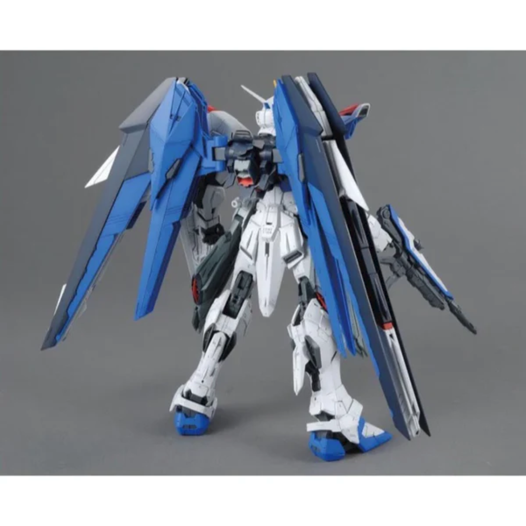 Bandai MG 1/100 Freedom Gundam Ver 2.0 Master Grade Model Kit - Mobile Suit Gundam SEED Mech