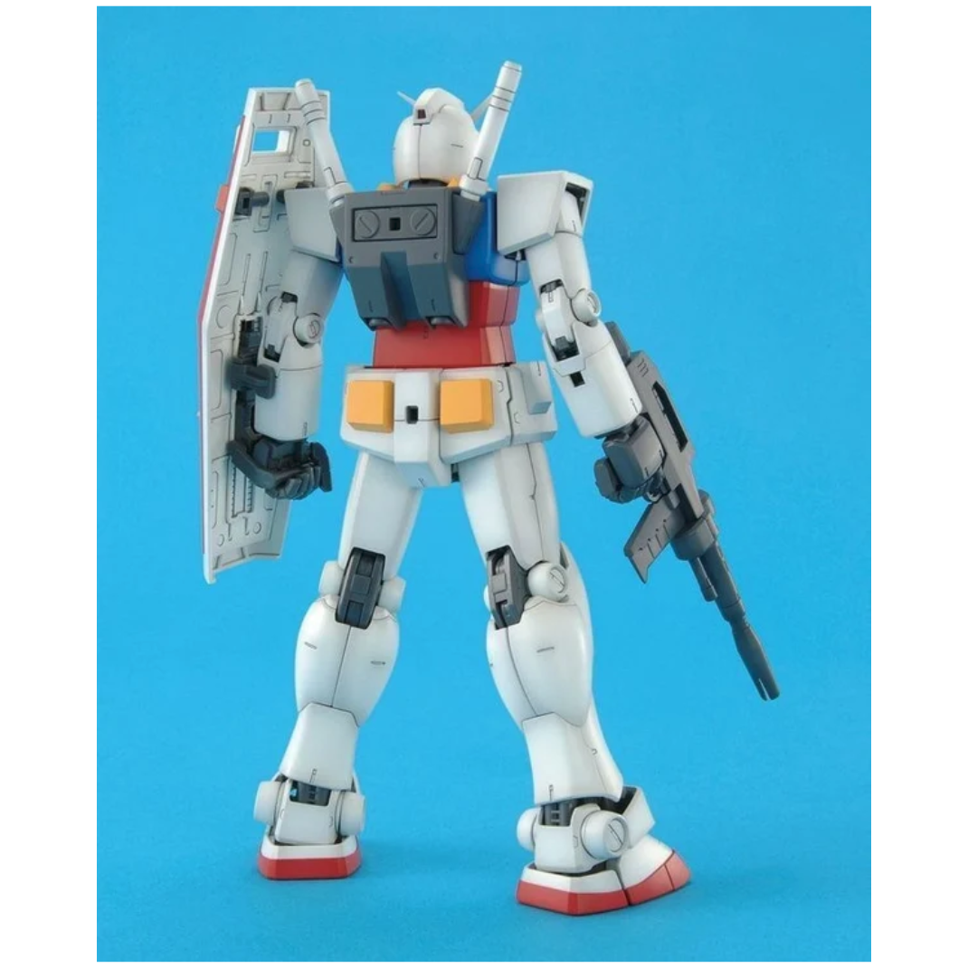 Bandai MG RX-78-2 Gundam Ver 2.0 model kit box art